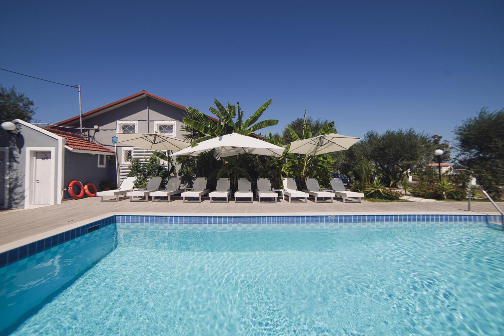 Mirsini Studios & Apartments Aparthotel