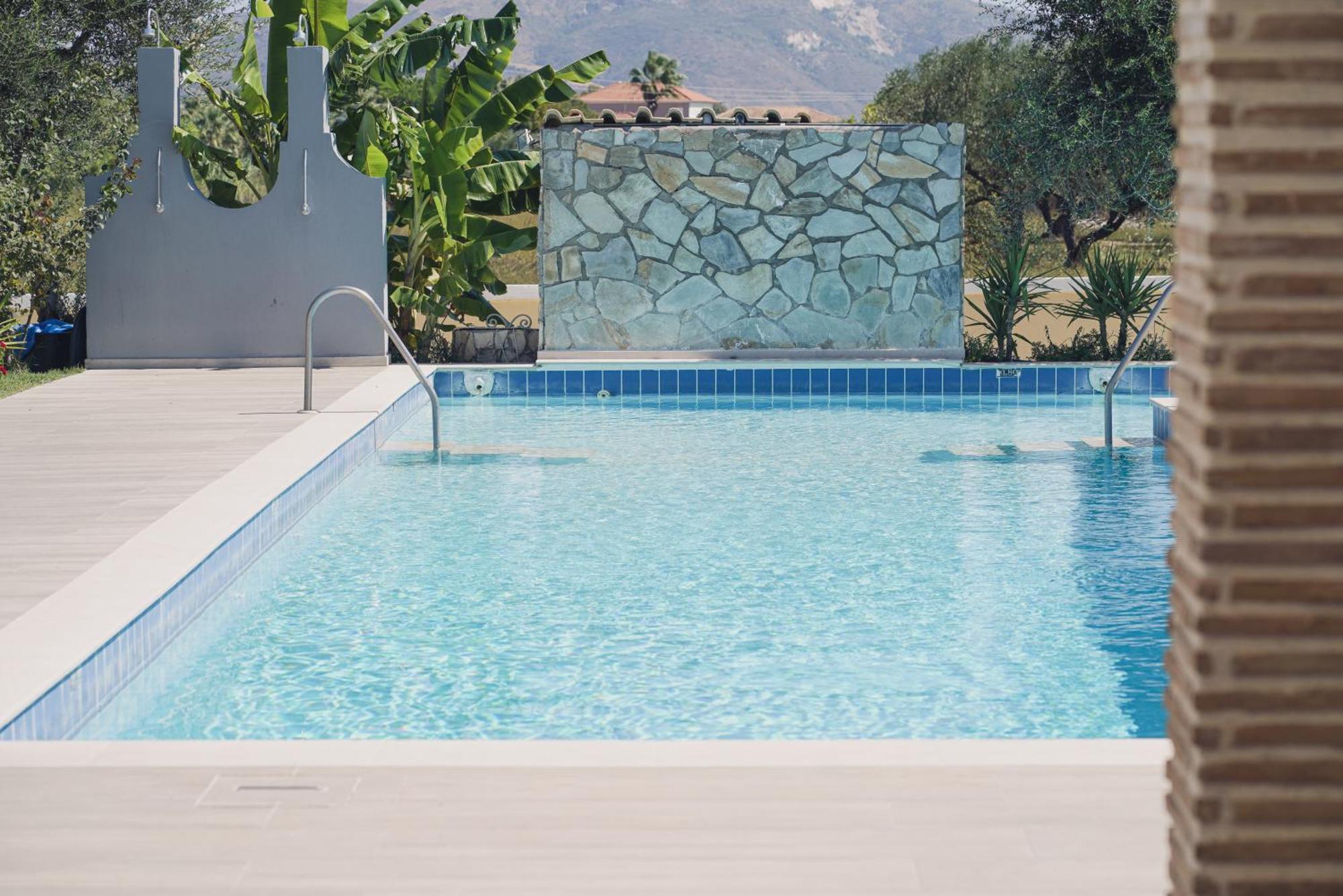 Mirsini Studios & Apartments Aparthotel