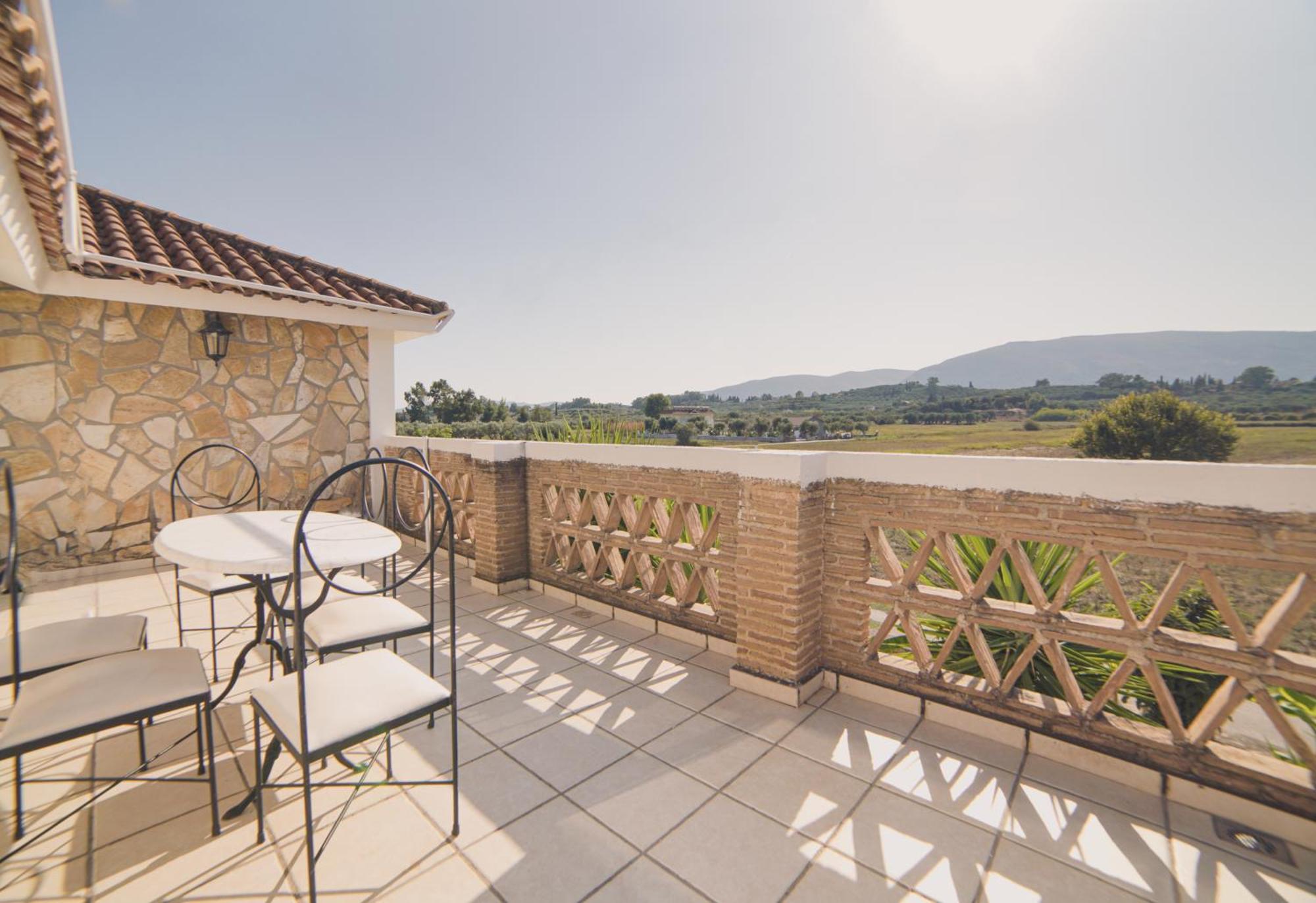 Mirsini Studios & Apartments