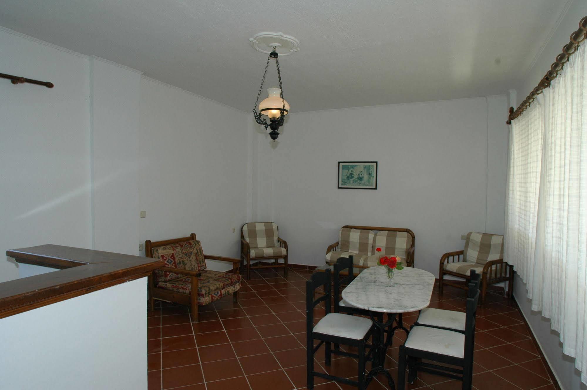 Mirsini Studios & Apartments Aparthotel 2*